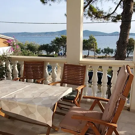 Anica Apartment *