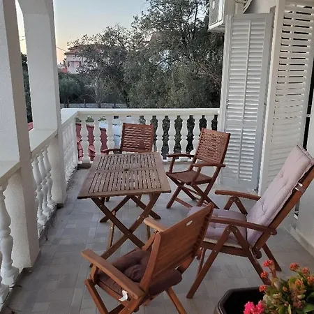 Anica Apartment *
